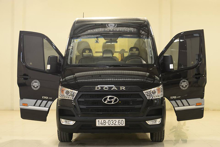  Hyundai DCar President 2019 được xây dựng từ mẫu Hyundai Solati tiêu chuẩn, một mẫu xe hướng tới đối tượng khách hàng doanh nhân, cần sự di chuyển tiện nghi sang trọng nhưng vẫn đáp ứng được nhu cầu làm việc hàng ngày, hay những chuyến dã ngoại cuối tuần cho gia đình.