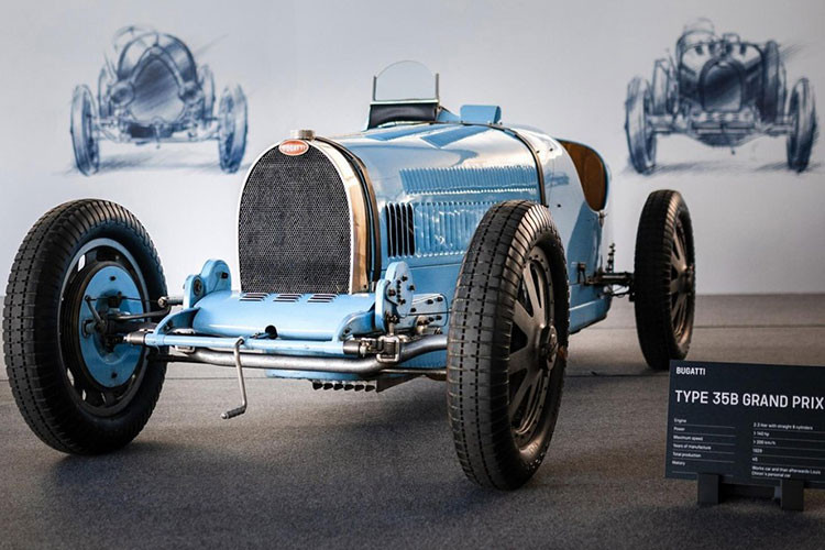 Năm 2022 đánh dấu lần thứ 11 của sự kiện Passione Engadina được diễn ra, vì thế, hãng xe Bugatti mang đến 12 xe được trưng bày cùng 1 chiếc Bugatti Veyron 16.4 Super Sport được bỏ trong hộp kính, để ngoài trời giúp mọi người có thể chiêm ngưỡng.