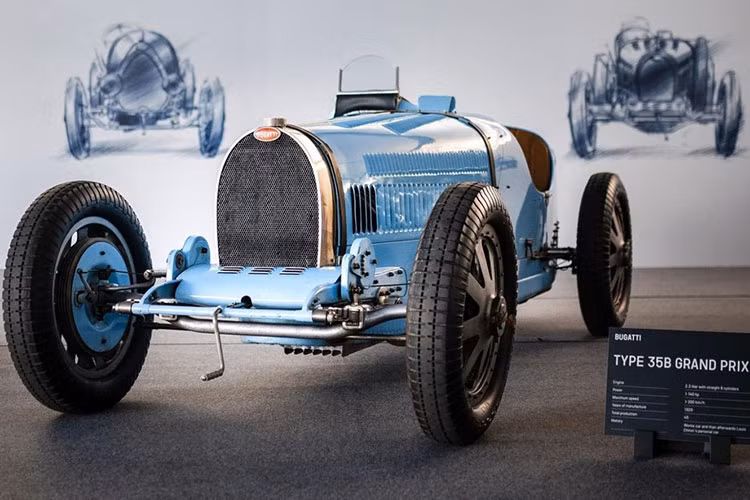 Năm 2022 đánh dấu lần thứ 11 của sự kiện Passione Engadina được diễn ra, vì thế, hãng xe Bugatti mang đến 12 xe được trưng bày cùng 1 chiếc Bugatti Veyron 16.4 Super Sport được bỏ trong hộp kính, để ngoài trời giúp mọi người có thể chiêm ngưỡng.