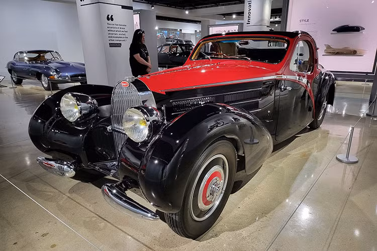 Những chiếc xe Bugatti mang đến sự kiện Passione Engadina 2022 bao gồm xe đua 3 bánh Type 1, Type 35, và cặp đôi Type 57 cùng Type 59 Sports 1934.