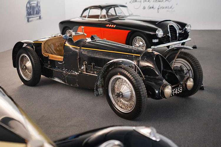 Ngoài ra còn có EB110 Super Sport, Veyron 16.4 Super Sport, Chiron Super Sport 300+, Divo cũng như Centodieci, Bolide và siêu phẩm đắt nhất nhà Bugatti là mẫu xe La Voiture Noire.