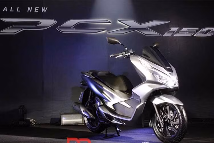 Trong nỗ lực nhằm hướng đến một đẳng cấp cao hơn so với các mẫu xe trước đây, Honda Việt Nam (HVN) vừa tiếp tục giới thiệu phiên bản hoàn toàn mới của dòng sản phẩm xe ga Honda PCX.