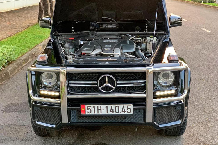 Để đáp ứng khả năng trèo đèo lội suối, G63 AMG được trang bị hệ dẫn động 4 bánh toàn thời gian 4Matic; hệ thống kiểm soát lực kéo điện tử 4ETS; khóa vi sai 3 chế độ. Hệ thống treo hệ thống treo AMG mang lại cảm giác lái tối ưu cũng như độ cứng vững của xe. Hệ thống phanh hiệu năng cao AMG an toàn &amp; tin cậy