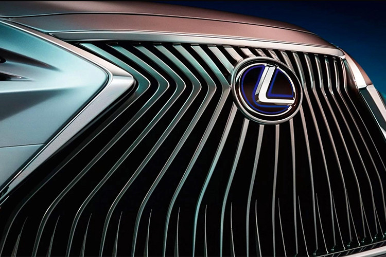 Lexus ES 2019 mới sử dụng nền tảng khung gầm toàn cầu mới của Toyota (TNGA) Toyota New Global Architecture tương tự như Toyota Avalon 2018. Ở thế hệ mới này, Lexus ES sẽ đóng vai trò thay thế cho dòng GS vốn có doanh số bán ra khá khiêm tốn và đang đứng trước nhiều tin đồn sắp bị ''khai tử''.