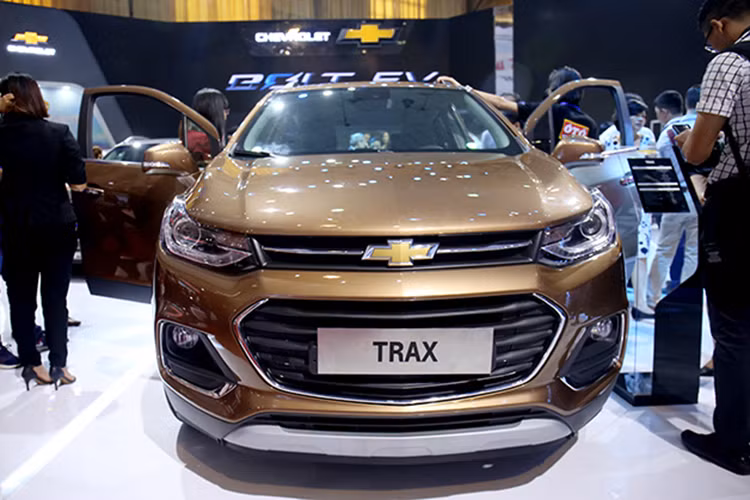Trong tháng 10/2017, mẫu xe ôtô Chevrolet Trax được niêm yết giá ở mức 679 triệu đồng (đã bao gồm thuế VAT), giảm giá tới 90 triệu đồng so với tháng trước. Phí trước bạ cũng vì thế giảm theo khi chỉ còn 81 triệu, thay vì 92 triệu đồng. Chính vì thế, việc giảm giá có thể là biện pháp kích cầu trở lại sau một tthời gian doanh số kém.