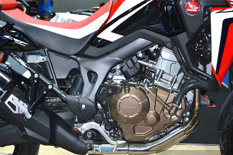 Africa Twin sở hữu khối động cơ xylanh đôi, dung tích 998cc, làm mát bằng dung dịch, sản sinh công suất 94 mã lực tại tua máy 7.500 vòng/phút và mômen xoắn cực đại 98 Nm tại tua máy 6.000 vòng/phút. Các trang bị công nghệ đáng chú ý trên xe bao gồm hệ thống điện tử gồm 3 chế độ chạy, ga điện tử và hệ thống kiểm soát lực kéo 7 cấp.