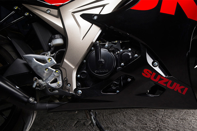 Động cơ của xe không có gì thay đổi, vẫn được trang bị động cơ xylanh đơn, DOHC, dung tích 147,3cc, làm mát bằng dung dịch. Động cơ này đi kèm với hệ thống phun xăng điển tử và hộp số côn tay 6 cấp, sản sinh công suất 18,9 mã lực tại tua máy 10.500 vòng/phút và mômen xoắn cực đại 14 Nm tại tua máy 9.000 vòng/phút.