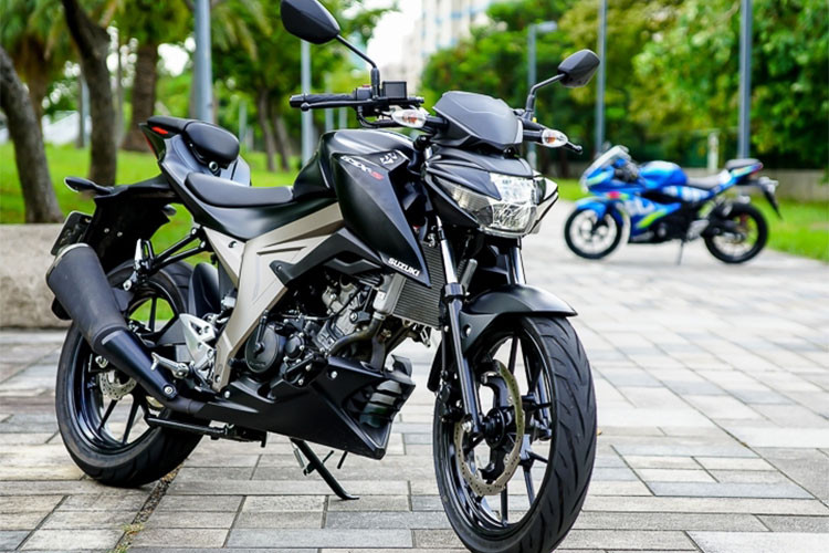 Mẫu xe môtô giá rẻ Suzuki GSX-S150 đang được phân phối chính hãng tại Việt Nam với mức giá 68,9 triệu đồng, xe được trang bị khối động cơ 149cc, sản sinh công suất 18.6 hp, mômen xoắn 14Nm. Khác với mẫu Sport GSX-R150, mẫu naked-bike GSX-S150 tại Việt Nam chưa được trang bị Keyless ignition system.