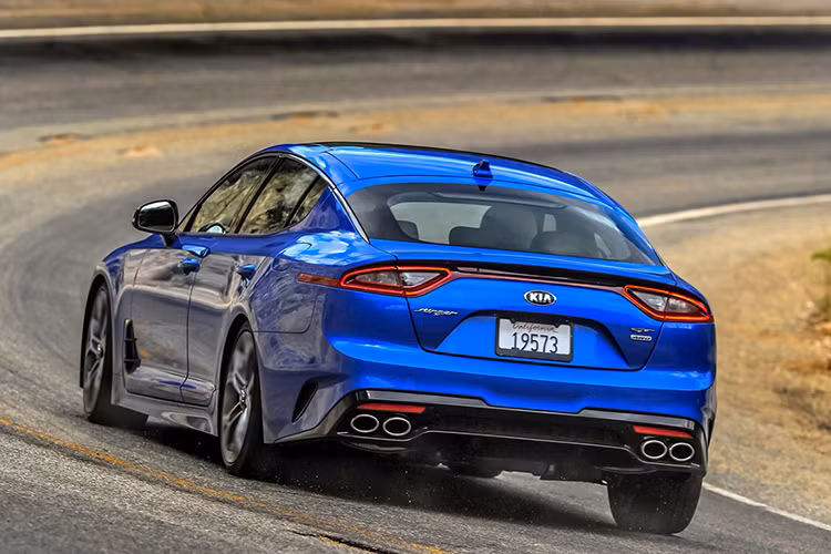 Cũng thuộc phiên bản GT nhưng cao cấp hơn là GT1 3.3T và cao cấp nhất là GT2 3.3T được thiết kế đậm chất thể thao hơn, nội thất hiện đại hơn với việc sử dụng chất liệu cao cấp, các trang bị trên xe được đánh giá cao với màn hình hiển thị Head-up ở bản GT2, bộ vi sai chống trượt, hệ thống phanh khẩn cấp, hỗ trợ giữ làn, đèn pha tự động.