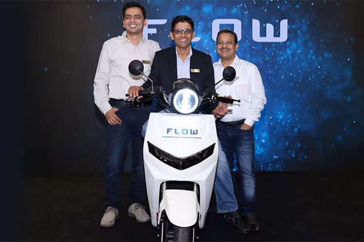 Từng được giới thiệu tại triển lãm Auto Expo 2018 diễn ra vào hồi tháng 2 vừa qua tại Ấn Độ, mẫu xe máy chạy điện mang cái tên 22 Motors Flow đã tạo ấn tượng mạnh với người tiêu dùng khi sở hữu khả năng vận hành lâu dài và tầm hoạt động lên đến 160km cho một lần xạc.