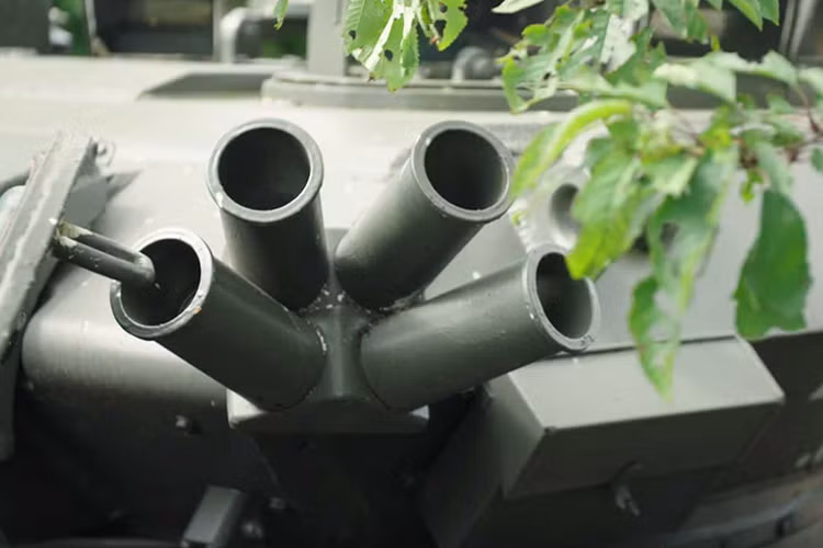 Tuy nhiên, trước khi ông ấy có thể giao xe, một công ty đã hỏi mượn một chiếc và giúp Mead thu hồi lại hơn một nửa giá trị của chiếc xe tăng chỉ trong một ngày. Kể từ đó, ông ấy coi đây là một cơ hội kinh doanh mới.