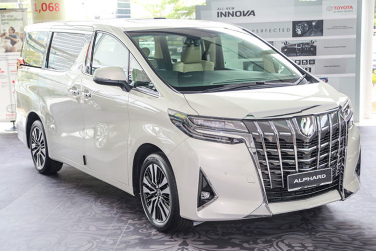 Một mẫu hạng sang khác của Toyota là Alphard, với bán ra 44 chiếc bản ra sau 5 tháng. Nguyên nhân chính khiến mẫu MPV này không ăn khách so với các đối thủ cùng phân khúc bởi giá bán quá cao, tới 4,038 tỷ đồng.