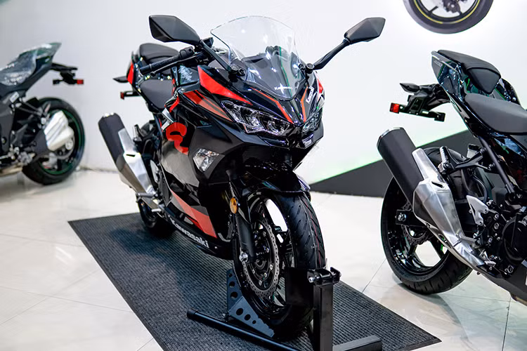 Kawasaki Ninja 400 ABS dac biet gia 159 trieu o Sai Gon