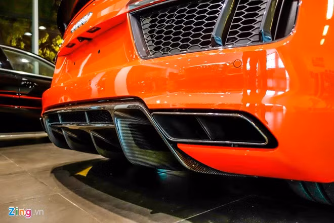 Tiếng động cơ tương tự Lamborghini Huracan bởi hai mẫu xe này đều hút khí tự nhiên.