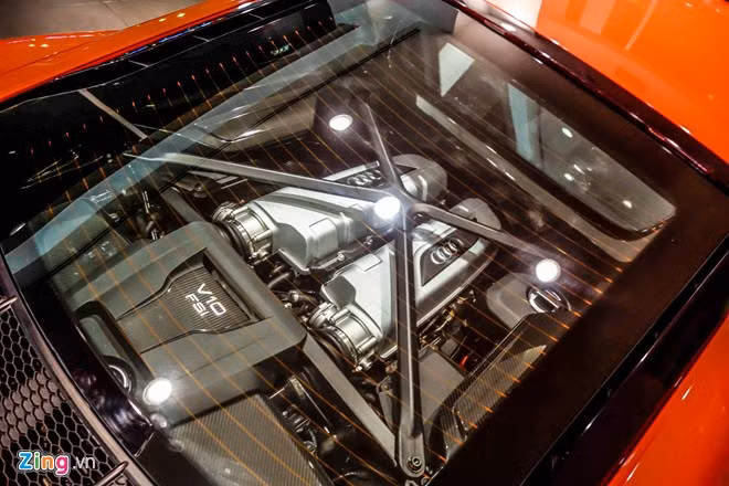 R8 thế hệ thứ 2 được giới thiệu tại Geneva Motor Show 2015. Có hai phiên bản bao gồm R8 V10 mạnh 533 mã lực và R8 V10 Plus mạnh 602 mã lực. Động cơ V10 dung tích 5.2 lít nhưng gia tăng sức mạnh đáng kể. R8 V10 Plus có khả năng tăng tốc từ 0-100 k/h trong 3,2 giây, nhanh nhất trên xe Audi sản xuất hàng loạt.