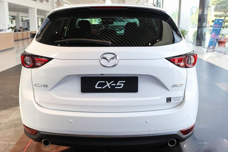 Hiện không rõ chiếc Mazda CX-5 mới của Phan Văn Đức sử dụng bản động cơ nào. Được biết, Thaco Trường Hải phân phối CX-5 mới với 3 tùy chọn, gồm diesel 2.2L SkyActiv-D và máy xăng SkyActiv-G 2.0 và SkyActiv 2.5L. Đi kèm là hộp số sự động 6 cấp.