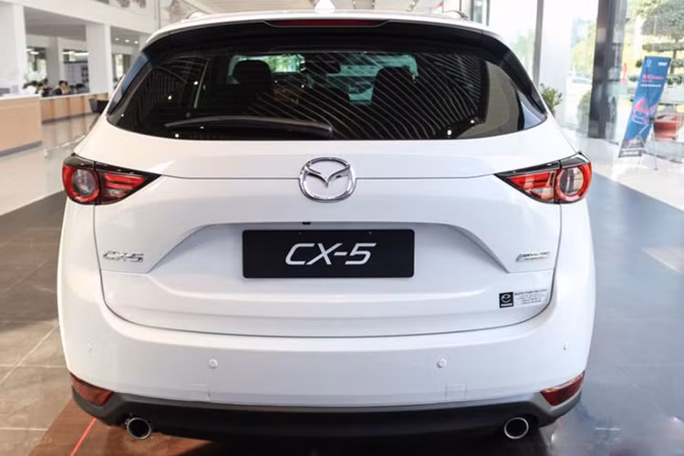 Hiện không rõ chiếc Mazda CX-5 mới của Phan Văn Đức sử dụng bản động cơ nào. Được biết, Thaco Trường Hải phân phối CX-5 mới với 3 tùy chọn, gồm diesel 2.2L SkyActiv-D và máy xăng SkyActiv-G 2.0 và SkyActiv 2.5L. Đi kèm là hộp số sự động 6 cấp.