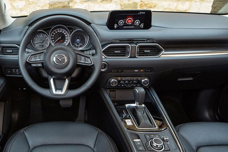 Trang bị an toàn hơn trên mẫu xe Mazda CX-5 thế hệ mới cũng được đánh giá khá cao so với các đối thủ như: hệ thống cân bằng điện tử DSC, hỗ trợ khởi hành ngang dốc HLA, cảm biến va chạm trước và sau, camera lùi, định vị vệ tinh GPS, đặc biệt là công nghệ kiểm soát gia tốc GVC.