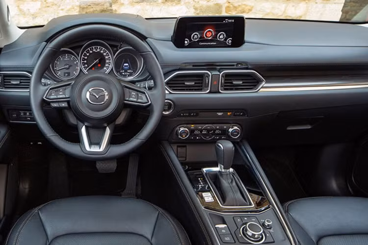 Trang bị an toàn hơn trên mẫu xe Mazda CX-5 thế hệ mới cũng được đánh giá khá cao so với các đối thủ như: hệ thống cân bằng điện tử DSC, hỗ trợ khởi hành ngang dốc HLA, cảm biến va chạm trước và sau, camera lùi, định vị vệ tinh GPS, đặc biệt là công nghệ kiểm soát gia tốc GVC.
