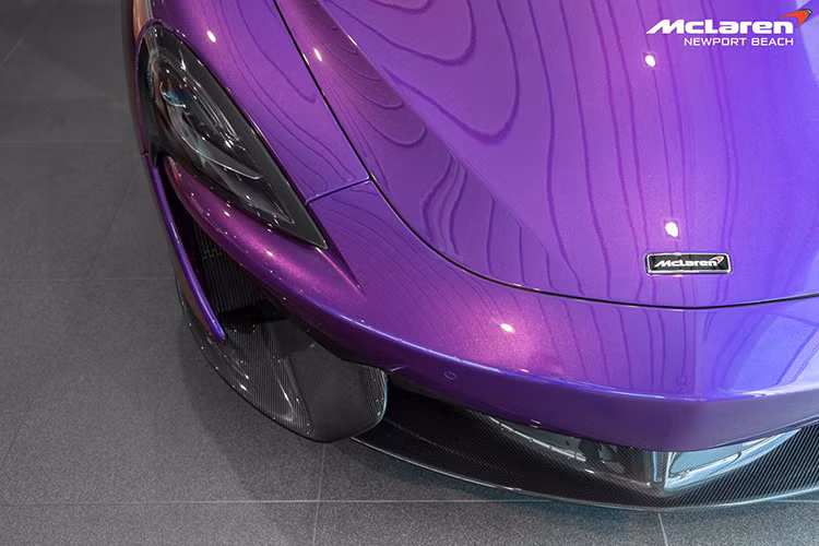 Bên cạnh đó, nhiều bộ phận khác trên xe được làm từ nhôm, giúp trọng lượng của 570S ở mức khoảng 1.313 kg.