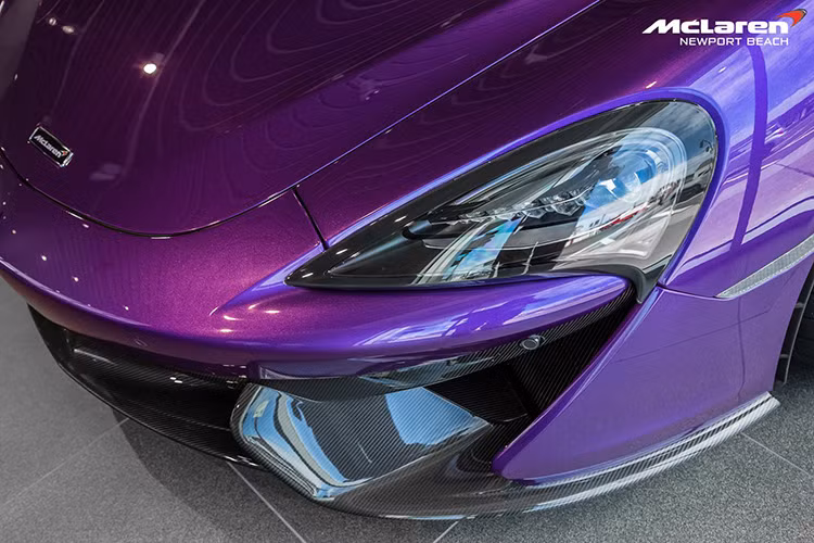 Trong khi đó, hệ khung MonoCell II giúp tăng độ cứng cáp và ổn định cho xe, đồng thời giảm giúp trọng lượng xe giảm khoảng 80 kg