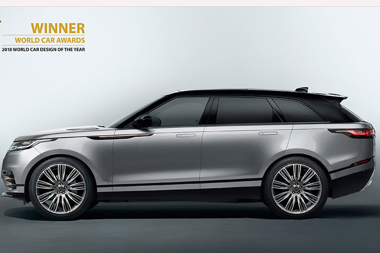 Phía sau đuôi xe với thiết kế dạng bo tròn mềm mại mang đến sự tao nhã hơn so với thiết kế kiểu vuông vức lâu nay. Xe sở hữu kích thước dài 4.803 mm, rộng 1.930 mm, cao 1.665 mm và chiều dài cơ sở 2.784 mm, Velar được xếp giữa hai "người anh em" Evoque và Range Rover Sport.