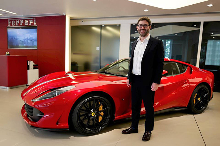 Vì quá được lòng giới nhà giàu trên thế giới nên siêu xe Ferrari 812 Superfast xuất hiện khá phổ biến trên đường phố, chính vì vậy, một đại gia đến từ Hồng Kông đã quyết định tự tạo ra chiếc 812 Superfast thông qua việc cấu hình trực tuyến từ máy tính bảng, phần việc còn lại do đội ngũ Tailor Made lo liệu.