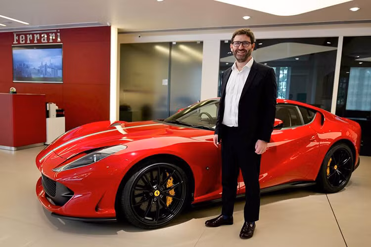 Vì quá được lòng giới nhà giàu trên thế giới nên siêu xe Ferrari 812 Superfast xuất hiện khá phổ biến trên đường phố, chính vì vậy, một đại gia đến từ Hồng Kông đã quyết định tự tạo ra chiếc 812 Superfast thông qua việc cấu hình trực tuyến từ máy tính bảng, phần việc còn lại do đội ngũ Tailor Made lo liệu.