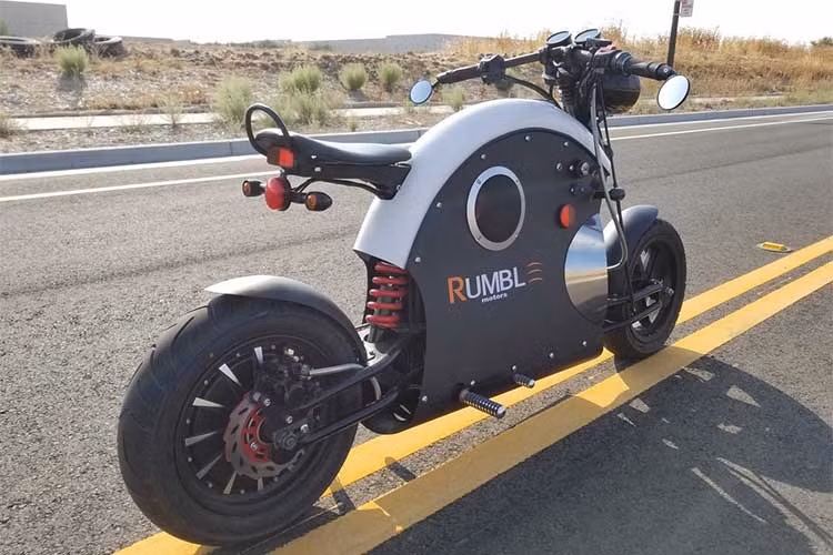 Cụ thể, mẫu xe đạp điện mới này này được trang bị động cơ vòng quay 1.500 w có thể tăng tốc 0-70 km/h chỉ trong 5 giây. Các viên pin sạc 60 V giúp chiếc xe có thể di chuyển trong phạm vi lên đến 80 km và mất khoảng từ 3-4 giờ để nạp đầy năng lượng.