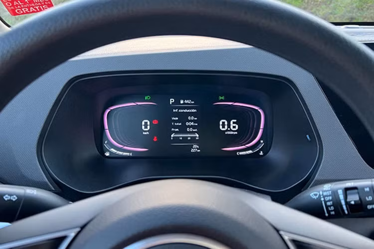 Dự đoán này hoàn toàn có thể xảy ra bởi như ở thị trường Indoensia, Kia Carens 2023 được vén màn vào tháng 8 vừa qua cũng có giá bán đắt hơn hẳn các đối thủ như Mitsubishi Xpander, Toyota Veloz Cross, Hyundai Stargazer, Honda BR-V,…