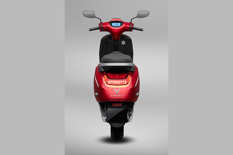 Ngoài ra, ứng dụng định vị phương tiện từ xa thông qua ứng dụng di động (Mobile App) nhờ phương thức kết nối GSM hoặc Bluetooth, cũng sẽ giảm thiểu tối đa nguy cơ mất trộm, thất lạc xe.