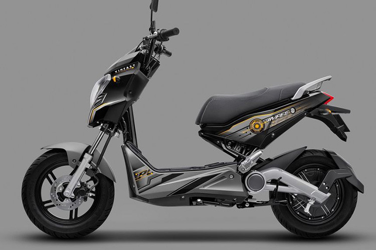 Bên cạnh đó, cũng nhân dịp này, nhà sản xuất VinFast đưa ra mức giá mới cho 2 dòng xe Ludo và Impes, mang đến cho người tiêu dùng cơ hội sở hữu 2 mẫu xe máy điện chất lượng cao, bền đẹp, thông minh, nhỏ gọn với mức giá ưu đãi chưa từng có.