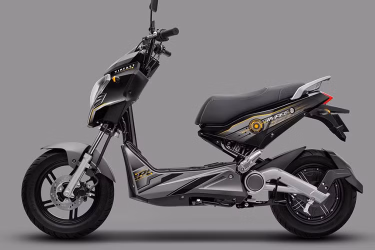 Bên cạnh đó, cũng nhân dịp này, nhà sản xuất VinFast đưa ra mức giá mới cho 2 dòng xe Ludo và Impes, mang đến cho người tiêu dùng cơ hội sở hữu 2 mẫu xe máy điện chất lượng cao, bền đẹp, thông minh, nhỏ gọn với mức giá ưu đãi chưa từng có.