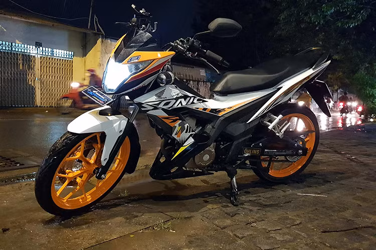 Theo một số người chơi các dòng xe máy côn tay cỡ nhỏ, xe ga cao cấp đời cũ và đặc biệt là những chiếc xe môtô phân khối lớn đình đám từng không được trang bị hệ thống phanh chống bó cứng ABS cho hay - với việc trang bị thêm hệ thống này, nó giúp ích khá nhiều cho việc di chuyển an toàn và đặc biệt là chi phí ngon, bổ, rẻ.