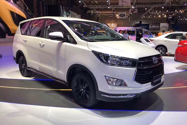 Kể từ khi ra mắt lần đầu tiên vào năm 2006, Innova nhanh chóng gặt hái nhiều thành công, liên tục giữ vị trí số 1 với thị phần hơn 80% trong phân khúc xe đa dụng. Đồng thời, Innova cũng thường xuyên góp mặt trong danh sách 10 mẫu xe bán chạy nhất Việt Nam. 12 năm góp mặt trên thị trường, doanh số bán tích lũy của Innova đã đạt 121.927 chiếc.