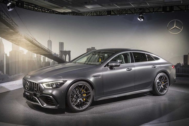 Cụ thể giá xe Mercedes-AMG GT 4-Door Coupe tại Malaysia được phân phối tổng cộng 03 phiên bản bao gồm: 63 S 4Matic có giá 1.798.888 RM (khoảng 10,1 tỷ đồng), 53 4Matic có giá từ 1.298.888 RM (khoảng 7,2 tỷ đồng) và 43 4Matic có giá từ 1.098.888 RM (khoảng 6,17 tỷ đồng).