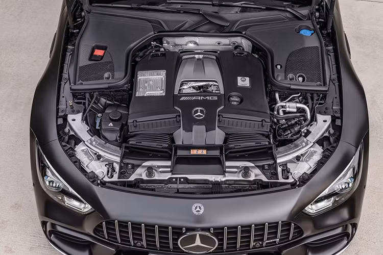 Phiên bản 63 S 4Matic + sử dụng động cơ xăng V8 4.0L biturbo (máy M178 chung với siêu xe AMG GT-R) cho công suất tối đa 639 mã lực tại 5.500 đến 6.500 vòng/ phút và mô-men xoắn 900 Nm tại 2.500 đến 4.500 vòng/ phút. Sức mạnh được truyền xuống bốn bánh 4Matic thông qua hộp số tự động 9 cấp AMG Speedshift MCT 9G giúp xe tăng tốc từ 0 - 100 km/ h trong 3,2 giây trước khi đạt tốc độ tối đa 315 km/h. 