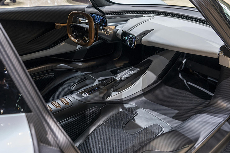 Mẫu siêu xe này dự kiến sẽ được đưa vào sản xuất vào năm tới và được giới hạn ở 999 chiếc. Valhalla có thân xe nguyên khối bằng sợi carbon và thiết kế lấy cảm hứng từ F1, được cho là tạo ra lực ép xuống hơn 600kg ở tốc độ 240km/h.