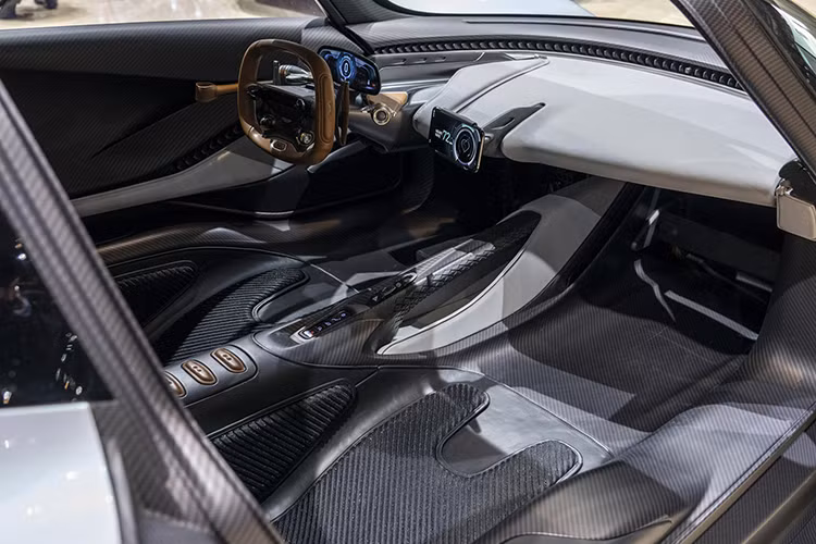 Mẫu siêu xe này dự kiến sẽ được đưa vào sản xuất vào năm tới và được giới hạn ở 999 chiếc. Valhalla có thân xe nguyên khối bằng sợi carbon và thiết kế lấy cảm hứng từ F1, được cho là tạo ra lực ép xuống hơn 600kg ở tốc độ 240km/h.