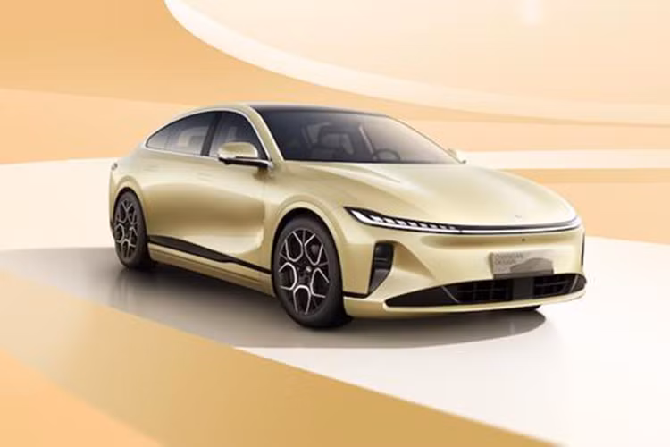 Với những gì được trang bị, cùng hai cấu hình là plug-in hybrid (PHEV) và thuần điện - Changan Qiyuan A07 khiến không ít người bất ngờ bởi thiết kế và các trang bị không khác gì những mẫu xe hạng sang. 