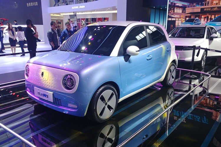 “Là một gương mặt mới trên thị trường xe ôtô chạy điện, ORA R1 mang đến những trải nghiệm chưa từng có cho các tài xế”, ông Ning Shuyong, Phó chủ tịch GWM giới thiệu về mẫu xe mới giá rẻ của hãng.