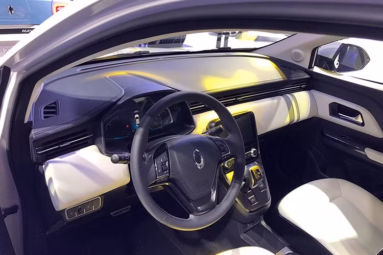 Đặc biệt, xe ôtô điện ORA R1 mới còn nhà sản xuất Great Wall Motors của Trung Quốc được ứng dụng trí tuệ nhân tạo vào hệ thống lái, cho phép người dùng có thể khởi động xe bằng khẩu lệnh “Hello, ORA”.