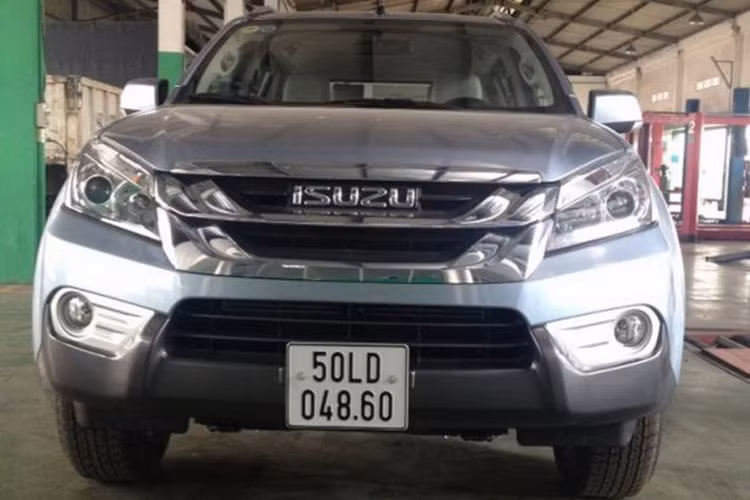 Isuzu MU-X mới là dòng xe SUV 7 chỗ dành cho gia đình được phát triển dựa trên nền tảng khung gầm của dòng xe bán tải Isuzu D-Max thế hệ thứ hai. Với thiết kế mới lạ, đẹp mắt và tích hợp nhiều công nghệ tiên tiến.