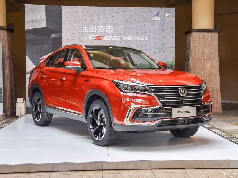 Theo đó, giá xe Changan CS85 Coupe được bán ra chính thức dao động từ 137.000 - 170.000 Nhân dân tệ (khoảng 472 - 586,5 triệu đồng) tại thị trường Trung Quốc. Có thể nói, đây là một cái giá khá hâp dẫn cho một mẫu ô tô Trung Quốc có kiểu dáng như xe sang Đức.