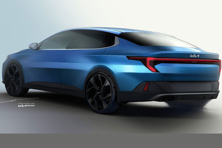 Ở ngoại thất xe gần như thay đổi thiết kế khi mang nhiều cảm hứng từ Kia K5 hơn với kiểu dáng coupe được vuốt cong về phía sau. Xe vẫn có thiết kế mũi hỗ thông qua lưới tản nhiệt nối liền cụm đèn pha với dải đèn Led ban ngày có họa tiết cầu kỳ.