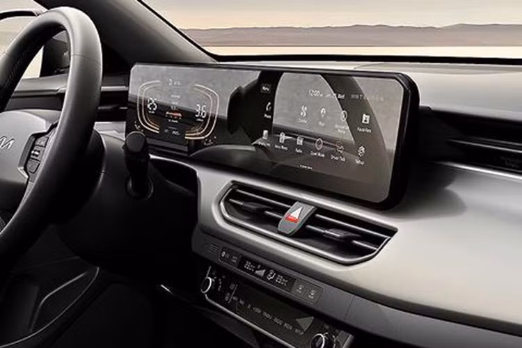 Không chỉ tiện nghi, Kia K3 2024 còn có nhiều trang bị an toàn đáng chú ý như 6 túi khí và hàng loạt tính năng trợ lái nâng cao ADAS. Cụ thể hơn, bản cao cấp của xe sẽ có hệ thống tránh va chạm phía trước, hỗ trợ giữ làn đường, hỗ trợ tránh va chạm trong điểm mù, hỗ trợ tránh va chạm với phương tiện cắt ngang khi lùi và cảnh báo mất tập trung.