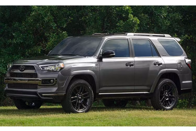 Toyota 4Runner Nightshade 2019 hiện đã được bán chính thức tại thị trường Mỹ, với giá bán khởi điểm từ 44.965 USD (tương đương khoảng 1 tỷ đồng), tăng 1.740 USD (40.5 triệu đồng) so với bản tiêu chuẩn.