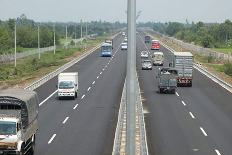 De xuat giam 30% phi bao tri duong bo cho oto cho khach