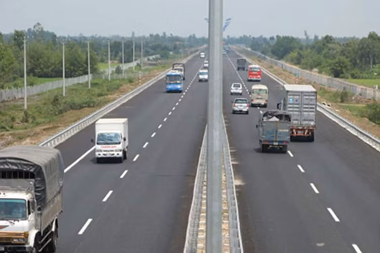 De xuat giam 30% phi bao tri duong bo cho oto cho khach