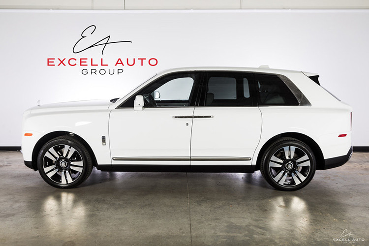 Là một trong những mẫu xe Rolls-Royce được mong chờ nhất, Cullinan 2019 là mẫu SUV đầu tiên của thương hiệu Anh quốc, ra đời để cạnh tranh với những đối thủ như Bentley Bentayga và Range Rover. Xe ra đời từ cơ sở gầm bệ "Architecture of Luxury" hoàn toàn bằng nhôm đã từng lần đầu tiên ra mắt trên Phantom thế hệ mới.